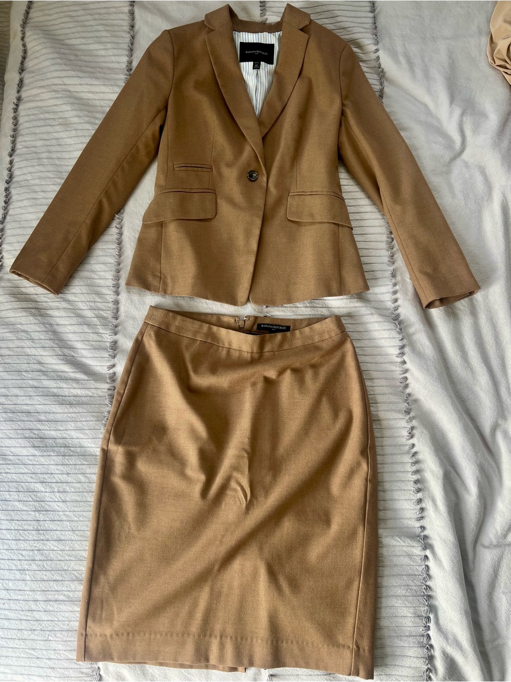 Banana Republic Tan Blazer & Skirt Set - Blazer Petite/Skirt size 0